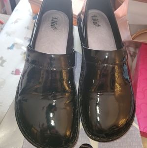 Hospital clogs